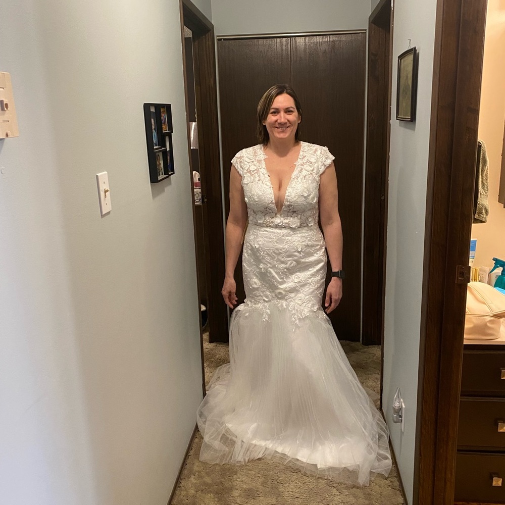 Beautiful wedding dress brand new